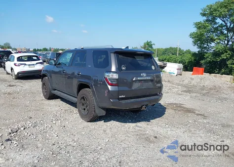 2017 Toyota 4Runner Sr5 z USA, uszkodzony, nr VIN JTEBU5JR7H5451640